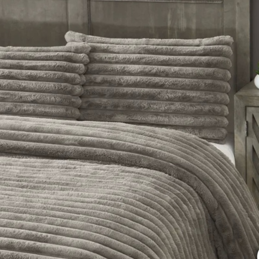 COPY - FRYE Rabbit Faux Fur with 2” Horizontal KING Comforter & Shams